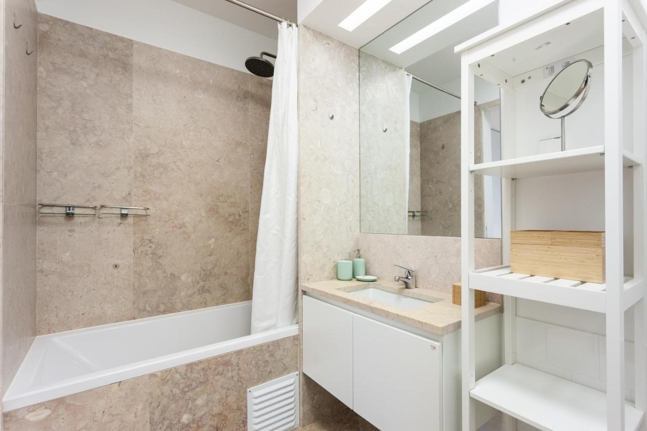 Appartamento FLH Chiado Amazing Flat Lisbona Esterno foto